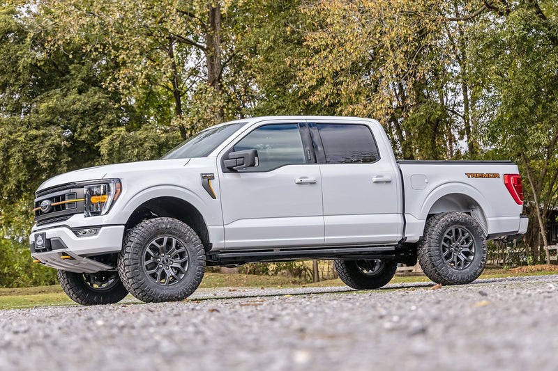 ラフカントリー 2.5インチ リフトキット | フォード F-150 Tremor 4WD (2021-2026)