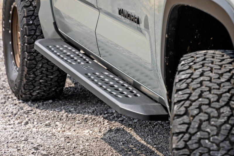ラフカントリー RPT2 ランニングボード クルーキャブ ブラック トヨタ Tundra 2WD/4WD (2022-2026)