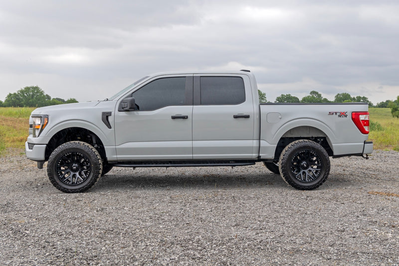 ラフカントリー OV2 サイドステップ (ランニングボード) クルーキャブ フォード F-150/Lightning/F-250/F-350 2015-2026