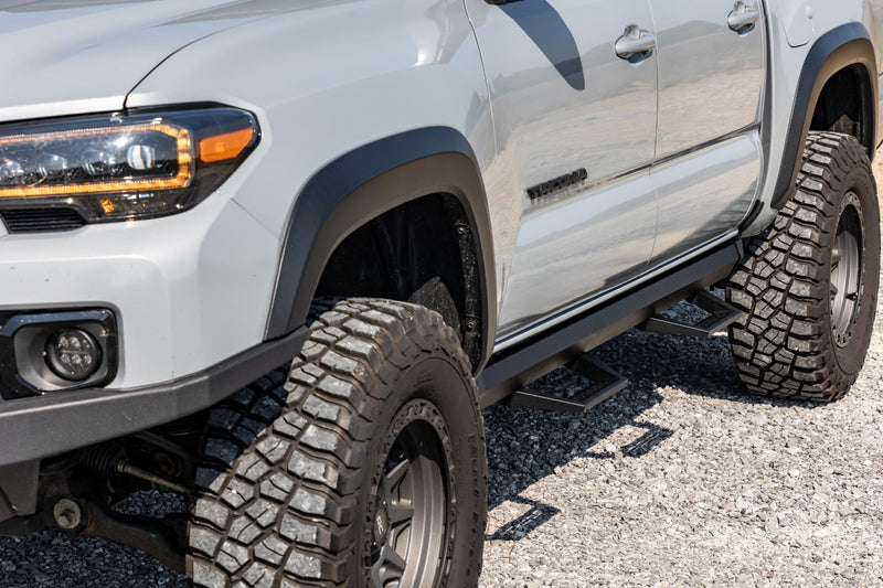 ラフカントリー SRL2 アジャスタブルアルミニウムランニングボード ダブルキャブ トヨタ タコマ 2WD/4WD