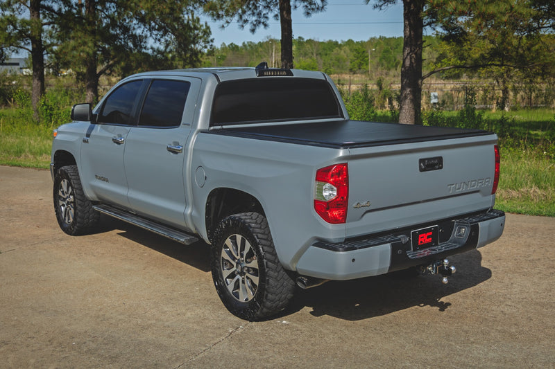 ラフカントリー ハードロールアップベッドカバー 5'7" ベッド トヨタ Tundra 2WD/4WD 2007-2021