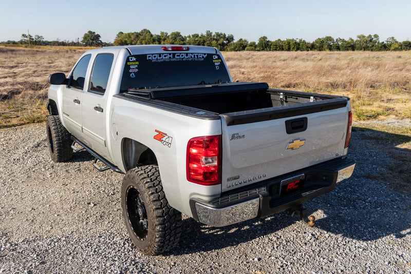 ラフカントリー ハードトライフォールド フリップアップ トノーカバー | シボレー/GMC 1500 (2007-2013)