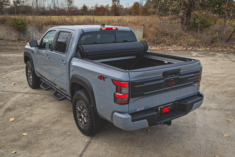 ラフカントリー ハードロールアップ トノーカバー | 5フィートベッド | ニッサン Frontier 2WD/4WD 2022-2026