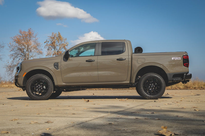 ラフカントリー ハードロールアップ トノーカバー | 5フィート荷台 | フォード Ranger 2WD/4WD (2024-2025)