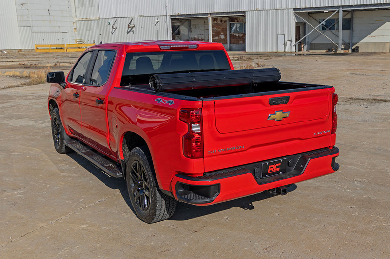 ラフカントリー ハードロールアップベッドカバー | シボレー シルバラード 1500 / GMC シエラ 1500 (2019-2026)
