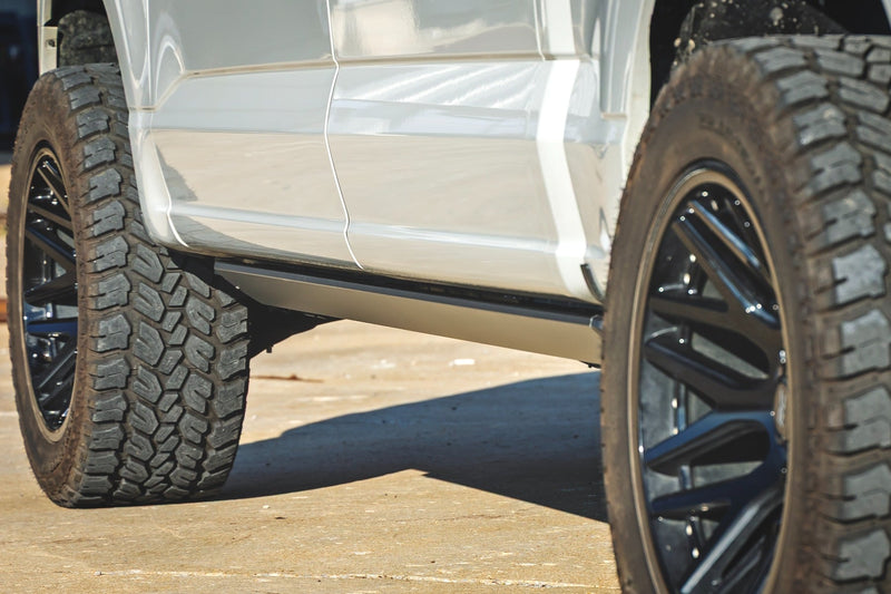 ラフカントリー HT-Series パワーランニングボード フォード F-150/Lightning/Raptor/F-250/F-350 (2015-2026)