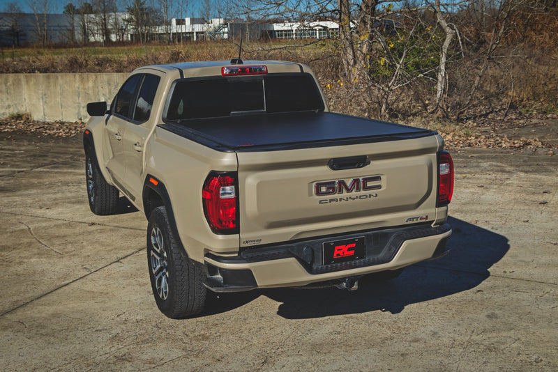 ラフカントリー ハードロールアップベッドカバー 5フィート荷台用 シボレー/GMC Colorado/Canyon 2WD/4WD (2023-2026)