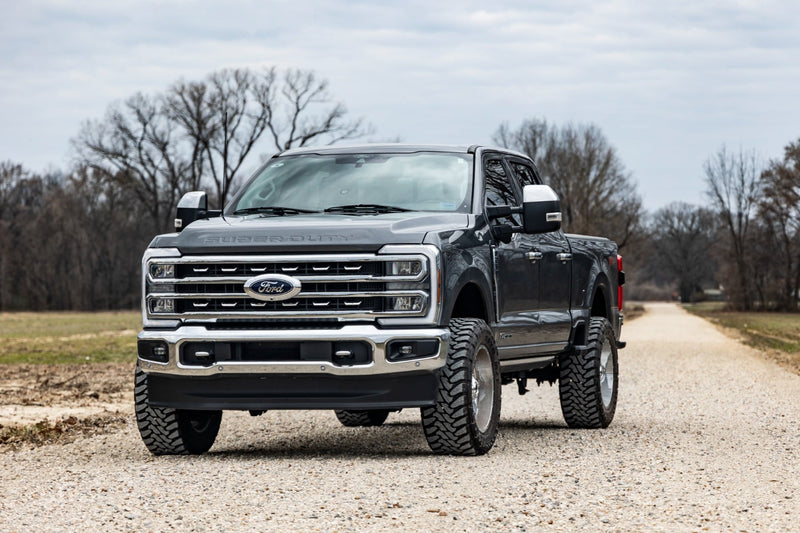 ラフカントリー 2インチ レベリングキット トラックバーブラケット付き | フォード F-250/F-350 Super Duty (2017-2026)