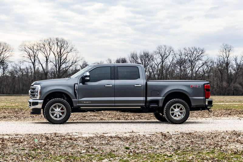 ラフカントリー 2インチ レベリングキット トラックバーブラケット付き | フォード F-250/F-350 Super Duty (2017-2026)