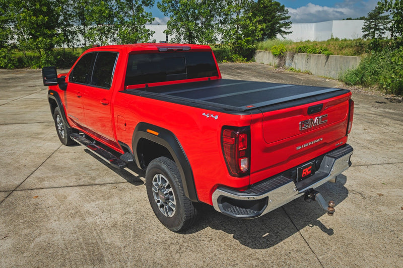 ラフカントリー ハードロープロファイル トノーカバー 6'9" ベッド レールキャップ付 シボレー/GMC 2500HD/3500HD 2020-2026