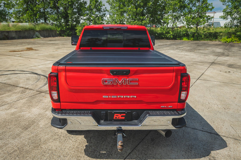 ラフカントリー ハードロープロファイル トノーカバー 6'9" ベッド レールキャップ付 シボレー/GMC 2500HD/3500HD 2020-2026