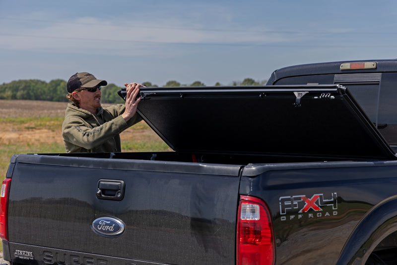 ラフカントリー ハード ロープロファイル トノーカバー 6'10" ベッド フォード F-250/F-350 Super Duty (1999-2016)