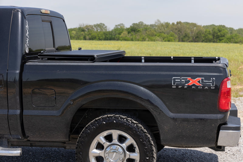 ラフカントリー ハード ロープロファイル トノーカバー 6'10" ベッド フォード F-250/F-350 Super Duty (1999-2016)