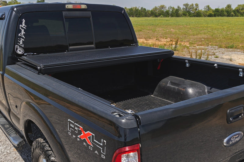 ラフカントリー ハード ロープロファイル トノーカバー 6'10" ベッド フォード F-250/F-350 Super Duty (1999-2016)