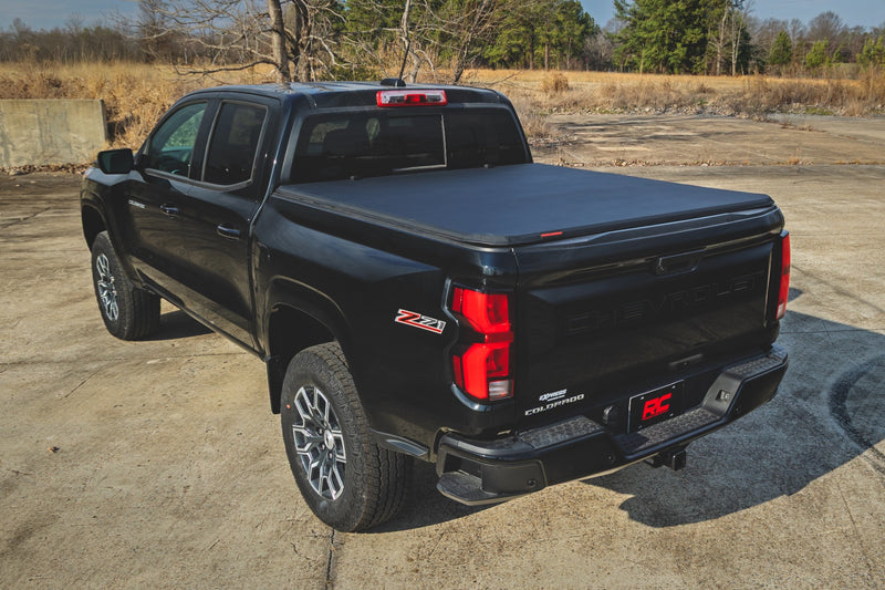 ラフカントリー ソフトトライフォールドトノーカバー 5フィートベッド シボレー Colorado/GMC Canyon 2WD/4WD (2023-2026)