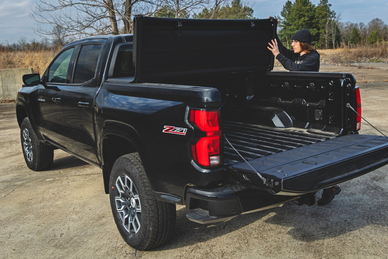 ラフカントリー ソフトトライフォールドトノーカバー 5フィートベッド シボレー Colorado/GMC Canyon 2WD/4WD (2023-2026)