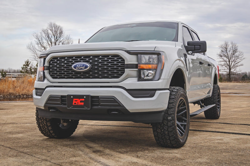 ラフカントリー HT-Series パワーランニングボード フォード F-150/Lightning/Raptor/F-250/F-350 (2015-2026)