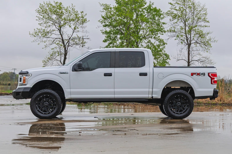ラフカントリー マルチカラーLEDランニングボード クルーキャブ フォード F-150/Lightning/F-250/F-350/Raptor (2015-2026)