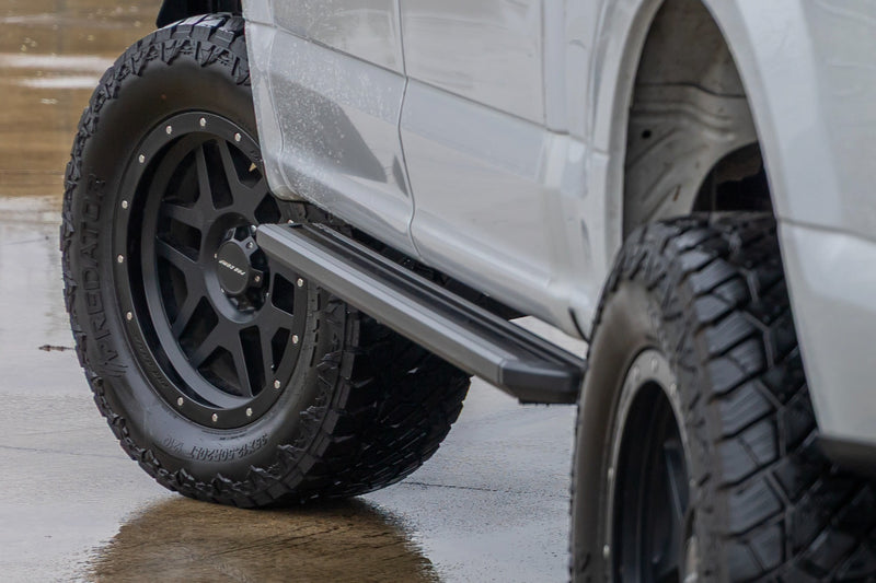 ラフカントリー マルチカラーLEDランニングボード クルーキャブ フォード F-150/Lightning/F-250/F-350/Raptor (2015-2026)