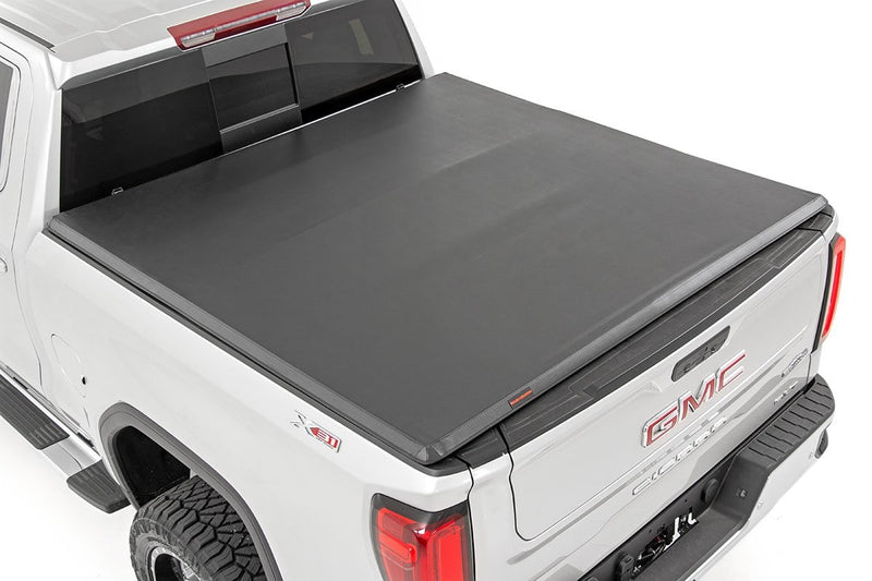 ラフカントリー ソフトトライフォールドトノーカバー | シボレー/GMC シルバラード 1500 / Sierra 1500 (2019-2026)