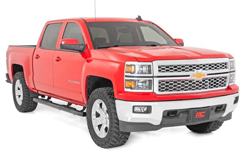 ラフカントリー オーバル ナーフステップ クルーキャブ シボレー/GMC 1500/2500HD/3500HD (2007-2019)
