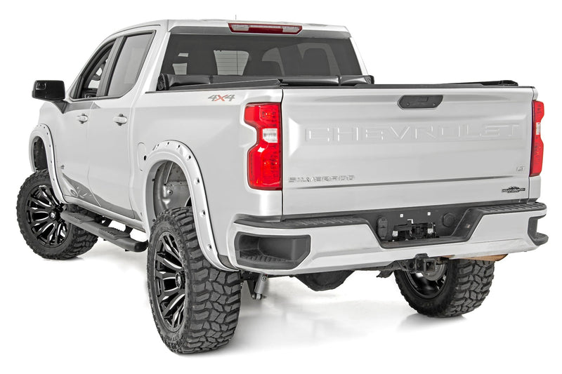 ラフカントリー オーバルナーフステップバー クルーキャブ シボレー/GMC 1500/2500HD/3500HD (2019-2026)