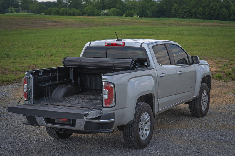 ラフカントリー ハードロールアップ トノーカバー 5フィートベッド シボレー Colorado / GMC Canyon 2015-2022