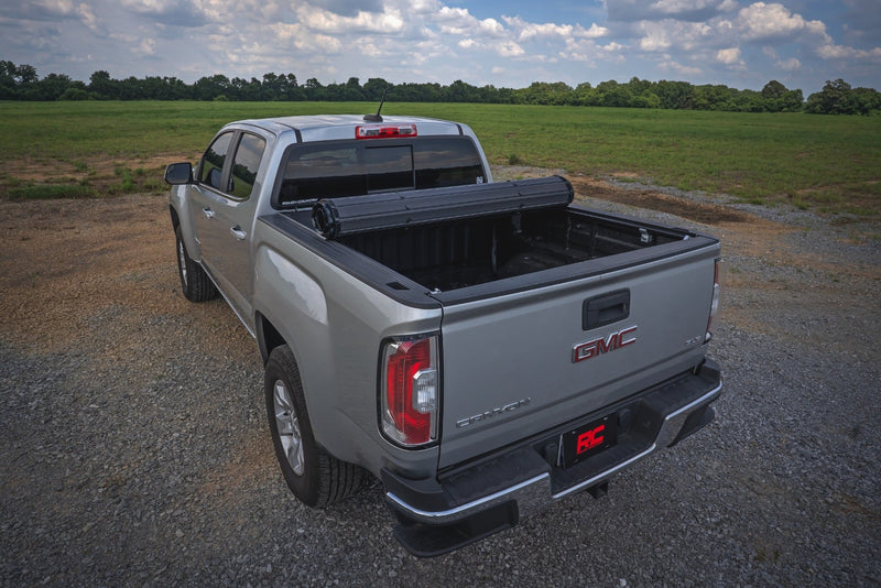 ラフカントリー ハードロールアップ トノーカバー 5フィートベッド シボレー Colorado / GMC Canyon 2015-2022