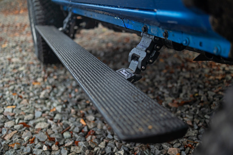 ラフカントリー パワーランニングボード デュアルモーター 4ドア フォード ブロンコ 4WD (2021-2026)