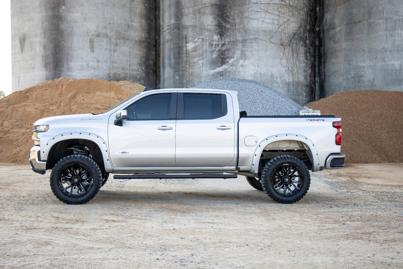 ラフカントリー オーバルナーフステップバー クルーキャブ シボレー/GMC 1500/2500HD/3500HD (2019-2026)