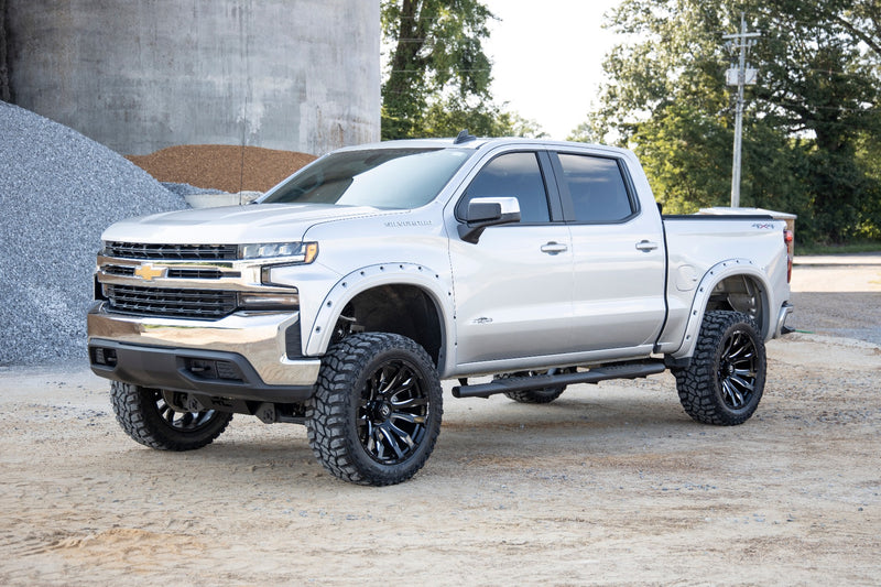 ラフカントリー オーバルナーフステップバー クルーキャブ シボレー/GMC 1500/2500HD/3500HD (2019-2026)