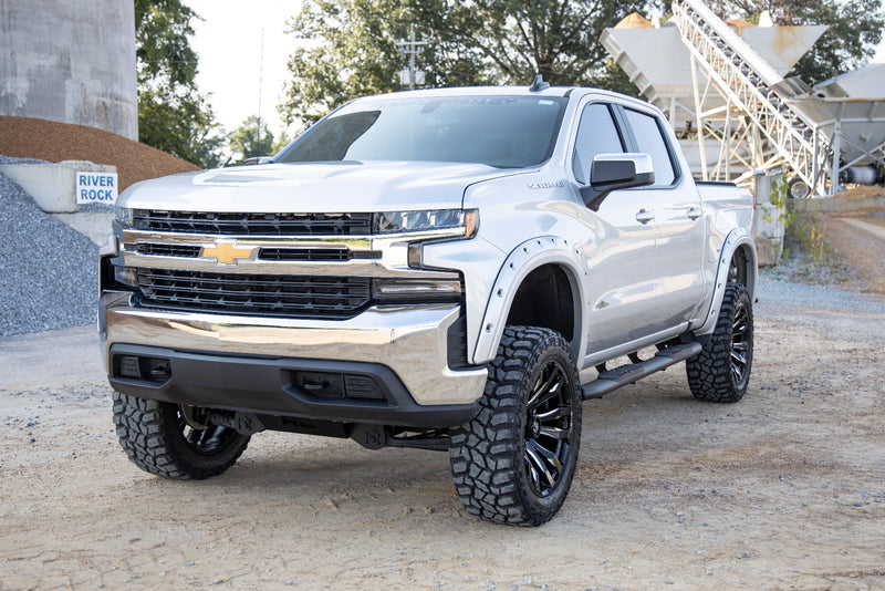 ラフカントリー オーバルナーフステップバー クルーキャブ シボレー/GMC 1500/2500HD/3500HD (2019-2026)
