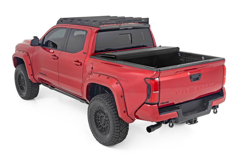 ラフカントリー ハードトライフォールド フリップアップ トノーカバー | トヨタ タコマ 2WD/4WD (2024-2026)